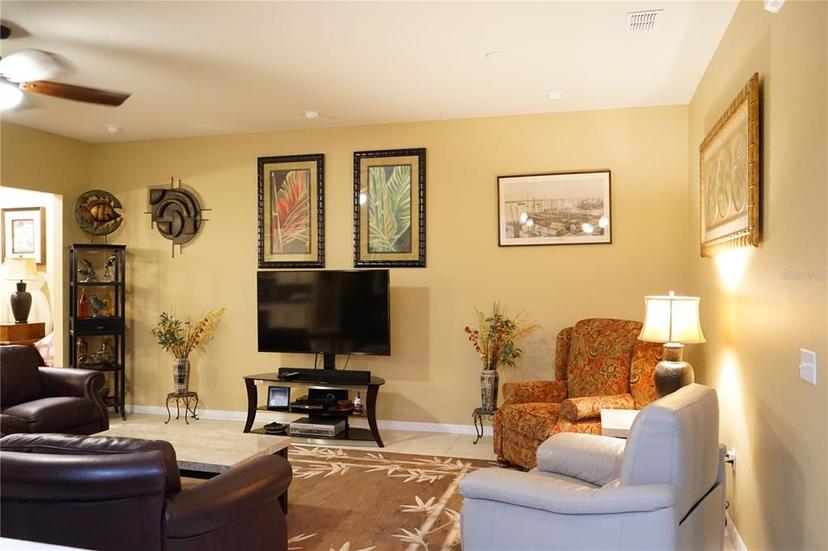 Picture of 2025 Grantham Greens Drive Unit 52, Sun City Center FL 33573