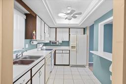 Picture of 6205 Green View Drive Unit 129, Sarasota, FL 34231