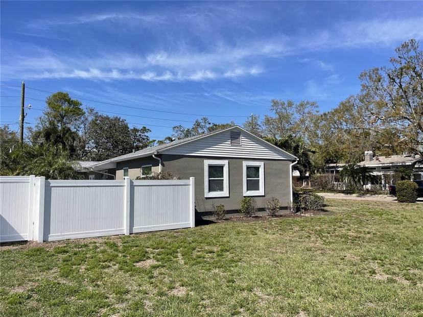 Picture of 561 Park Street S, St Petersburg FL 33707