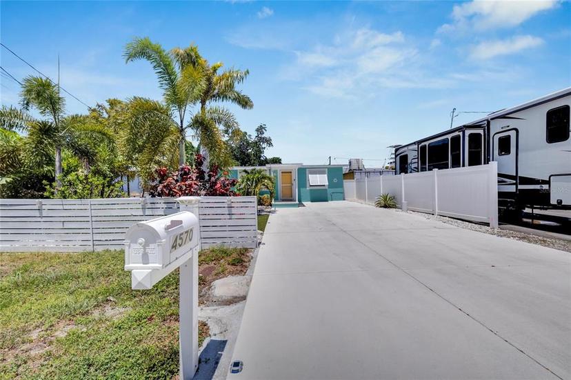Picture of 4570 67Th Street N, St Petersburg FL 33709