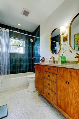 Picture of 1208 E Giddens Avenue, Tampa, FL 33603