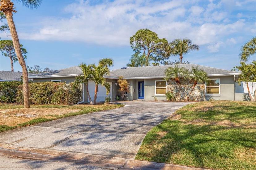 Picture of 2031 Tanglewood Way Ne, St Petersburg FL 33702