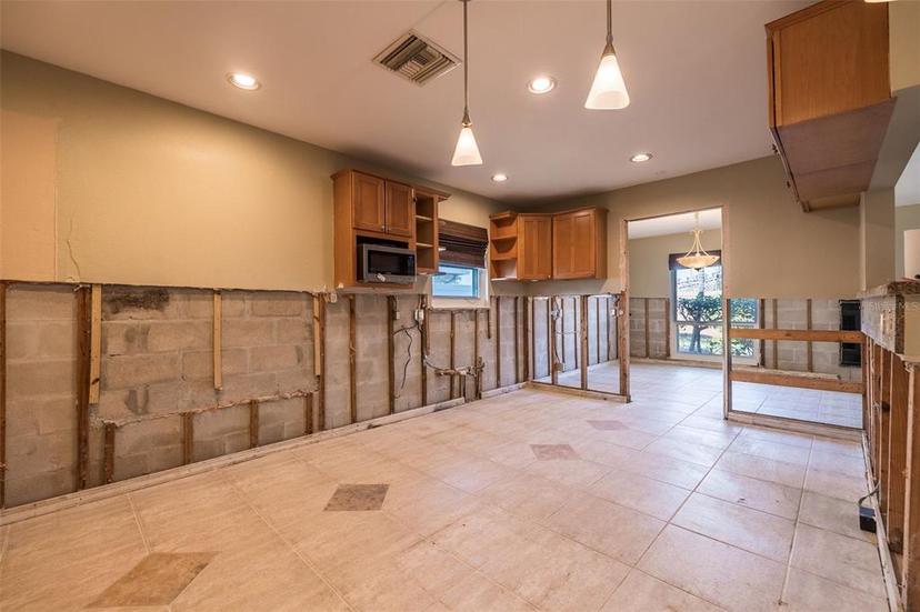 Picture of 2031 Tanglewood Way Ne, St Petersburg FL 33702