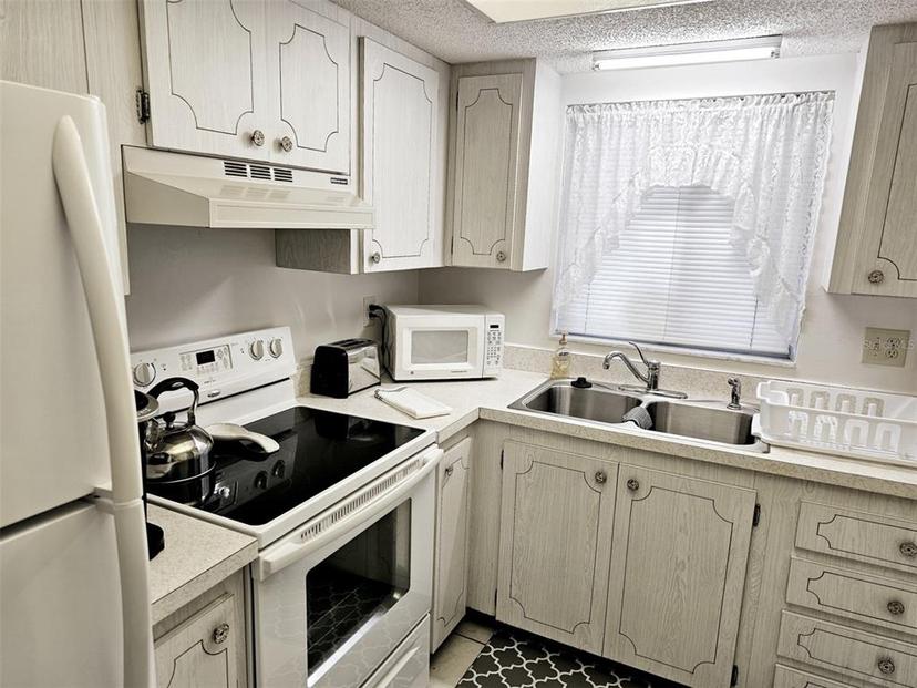 Picture of 3528 Lake Bayshore Drive Unit K-115, Bradenton FL 34205