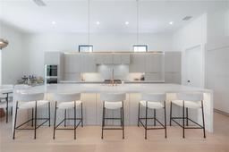 Picture of 4110 W Swann Avenue, Tampa, FL 33609
