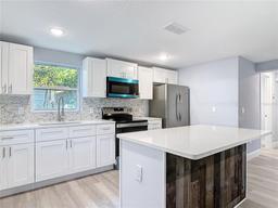 Picture of 1125 E Hubbard Avenue, Deland, FL 32724