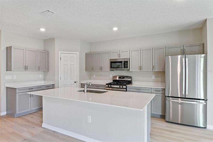 Picture of 2040 Stillview Pass, Zephyrhills FL 33541