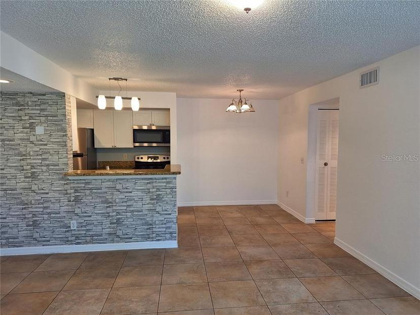 Picture of 5116 Conroy Road Unit 12, Orlando FL 32811