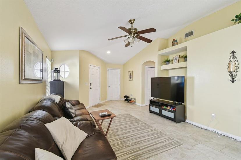 Picture of 8133 Canterbury Lake Boulevard, Tampa FL 33619