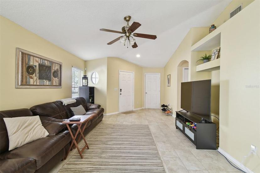 Picture of 8133 Canterbury Lake Boulevard, Tampa FL 33619