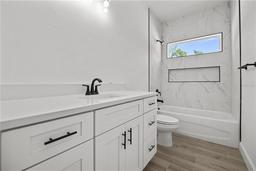 Picture of 1022 SW 67Th Way, Gainesville, FL 32607