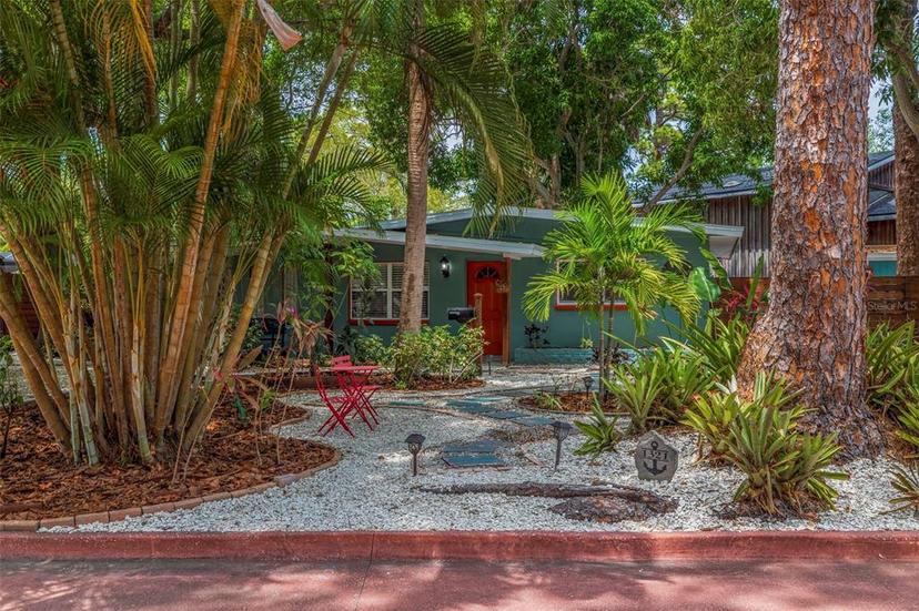 Picture of 1321 Serpentine Drive S, St Petersburg FL 33705