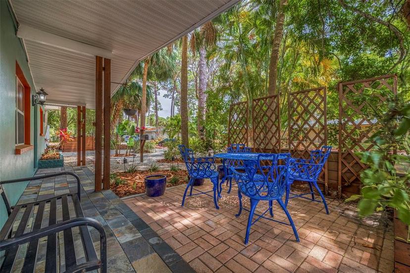 Picture of 1321 Serpentine Drive S, St Petersburg FL 33705