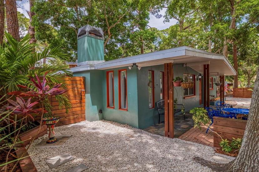 Picture of 1321 Serpentine Drive S, St Petersburg FL 33705