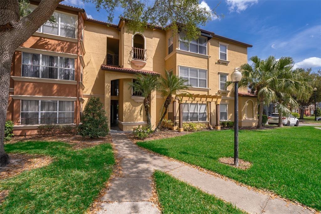 Picture of 5120 Conroy Road Unit 513, Orlando, FL 32811