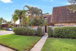 Picture of 5293 Willow Ct Unit 522, Orlando, FL 32811