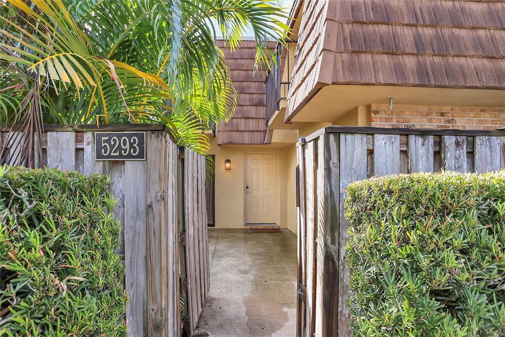 Picture of 5293 Willow Ct Unit 522, Orlando, FL 32811