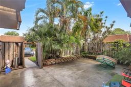 Picture of 5293 Willow Ct Unit 522, Orlando, FL 32811