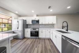 Picture of 19029 Us Highway 19 N Unit 19C, Clearwater, FL 33764