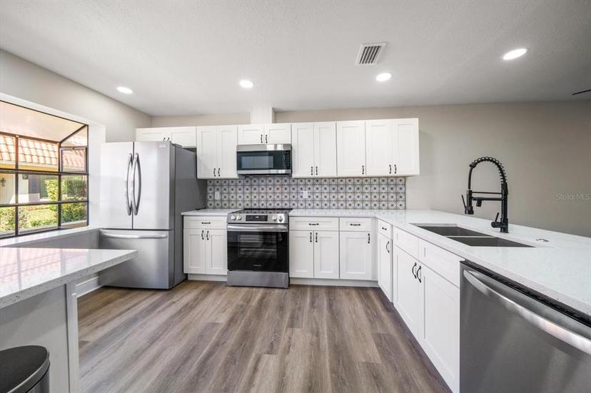 Picture of 19029 Us Highway 19 N Unit 19C, Clearwater FL 33764