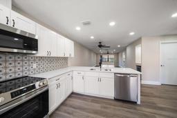Picture of 19029 Us Highway 19 N Unit 19C, Clearwater, FL 33764