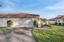 Picture of 7340 Golf Pointe Cir, Sarasota, FL 34243