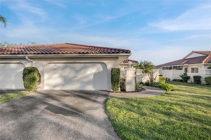 Picture of 7340 Golf Pointe Cir, Sarasota FL 34243