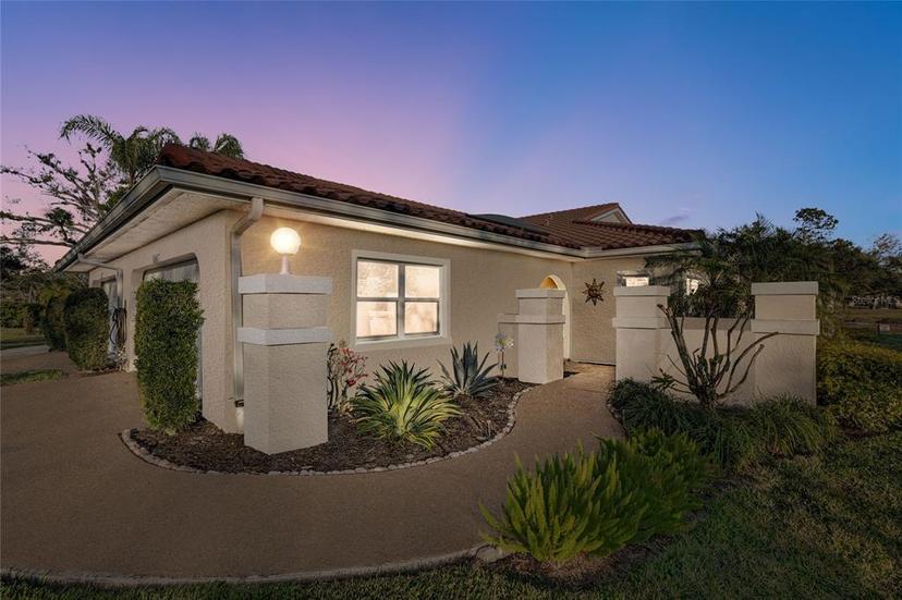 Picture of 7340 Golf Pointe Cir, Sarasota FL 34243