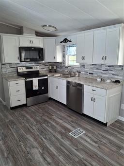 Picture of 50989 Highway 27 Unit 105, Davenport, FL 33897