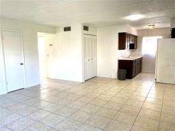 Picture of 1100 E Caroline Street Unit 119, Tavares, FL 32778