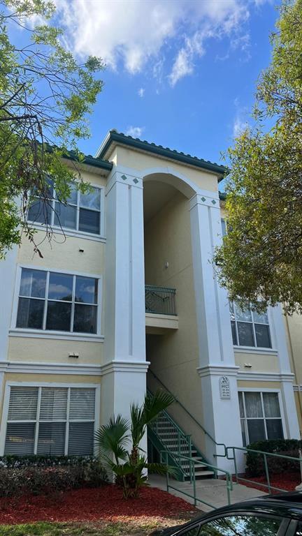 Picture of 8927 Legacy Court Unit 302, Kissimmee FL 34747