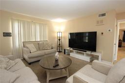 Picture of 7119 Leighton Way, Orlando, FL 32822