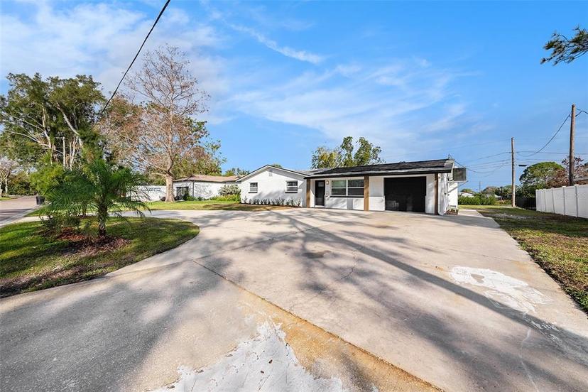 Picture of 239 Freeport Avenue Ne, St Petersburg FL 33702