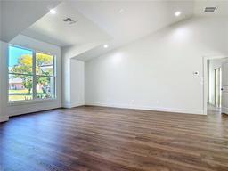 Picture of 10012 Silver Bluff Drive, Leesburg, FL 34788