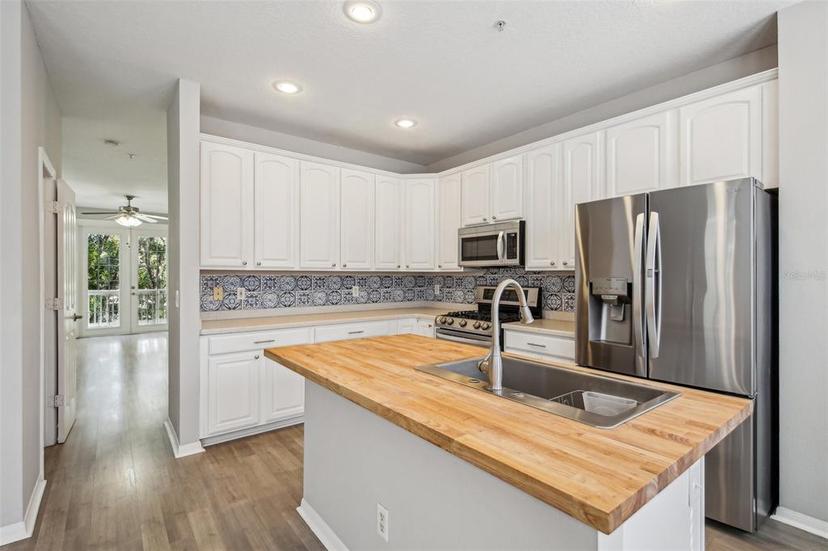Picture of 2967 Bayshore Pointe Drive, Tampa FL 33611
