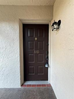 Picture of 2971 Estancia Boulevard Unit 310, Clearwater, FL 33761