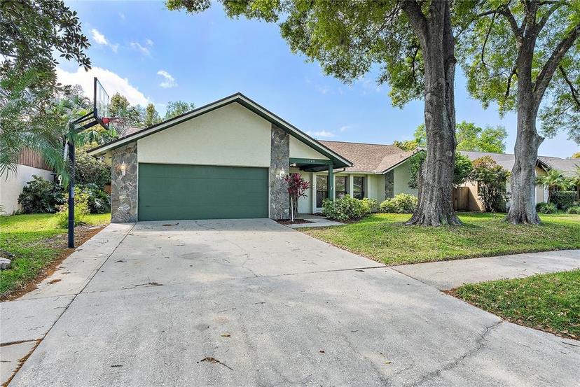 Picture of 1740 Shady Leaf Drive, Valrico FL 33596