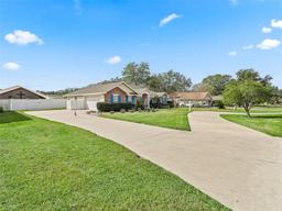 Picture of 10230 Barrington Court, Leesburg, FL 34788