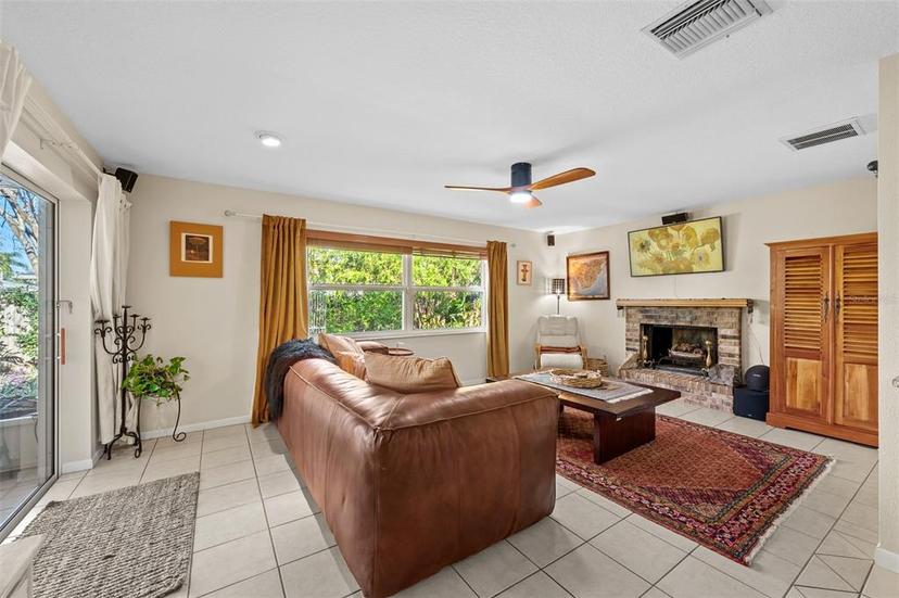 Picture of 8083 Bayhaven Drive, Seminole FL 33776