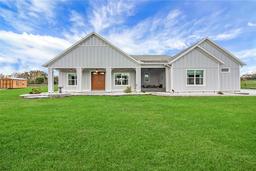 Picture of 1679 E County Road 462, Wildwood, FL 34785