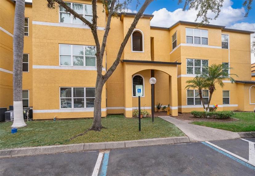 Picture of 4536 Commander Drive Unit 1537, Orlando FL 32822