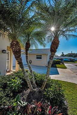 Picture of 2731 Sherbrooke Lane Unit D, Palm Harbor, FL 34684