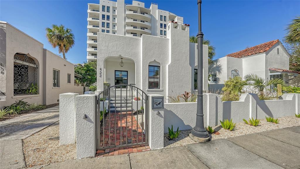 Picture of 422 Burns Court, Sarasota, FL 34236