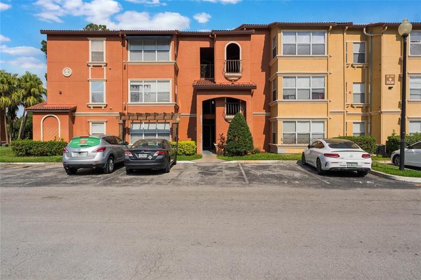 Picture of 5120 Conroy Road Unit 32, Orlando FL 32811