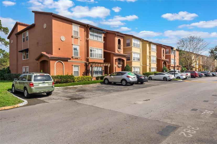 Picture of 5120 Conroy Road Unit 32, Orlando FL 32811