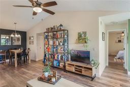 Picture of 5120 Conroy Road Unit 32, Orlando, FL 32811