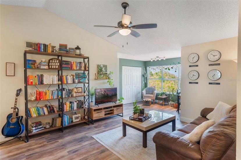 Picture of 5120 Conroy Road Unit 32, Orlando FL 32811