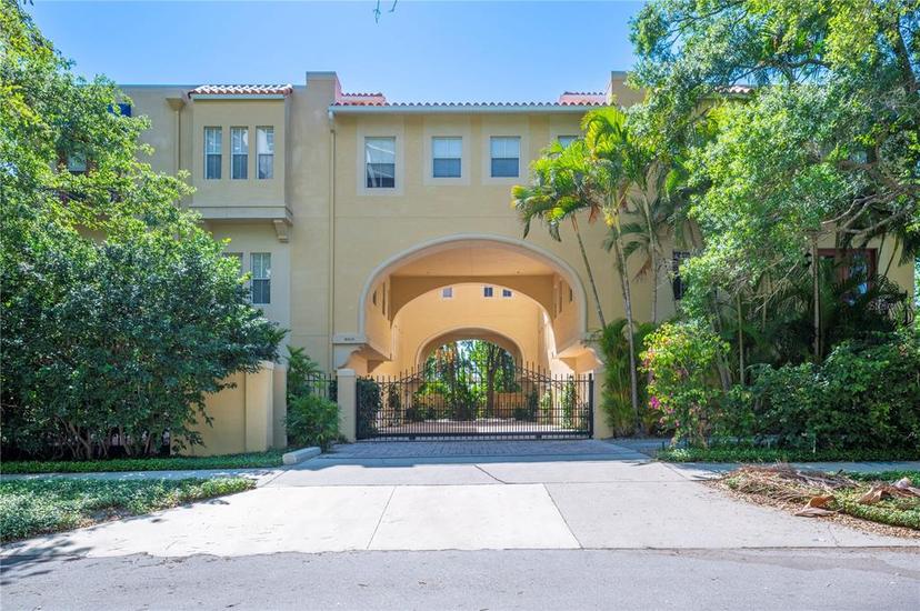Picture of 3010 W Stovall Street Unit B, Tampa FL 33629
