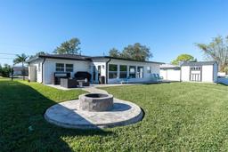 Picture of 9199 Sun Isle Drive Ne, St Petersburg, FL 33702