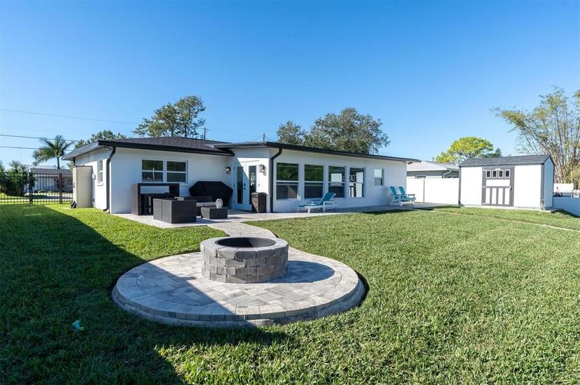 Picture of 9199 Sun Isle Drive Ne, St Petersburg FL 33702